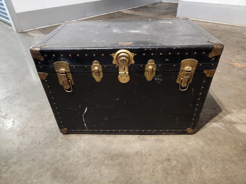 innovator Vintage trunk 約29L Vintage Innovation New York Steamer Trunk | Chairish