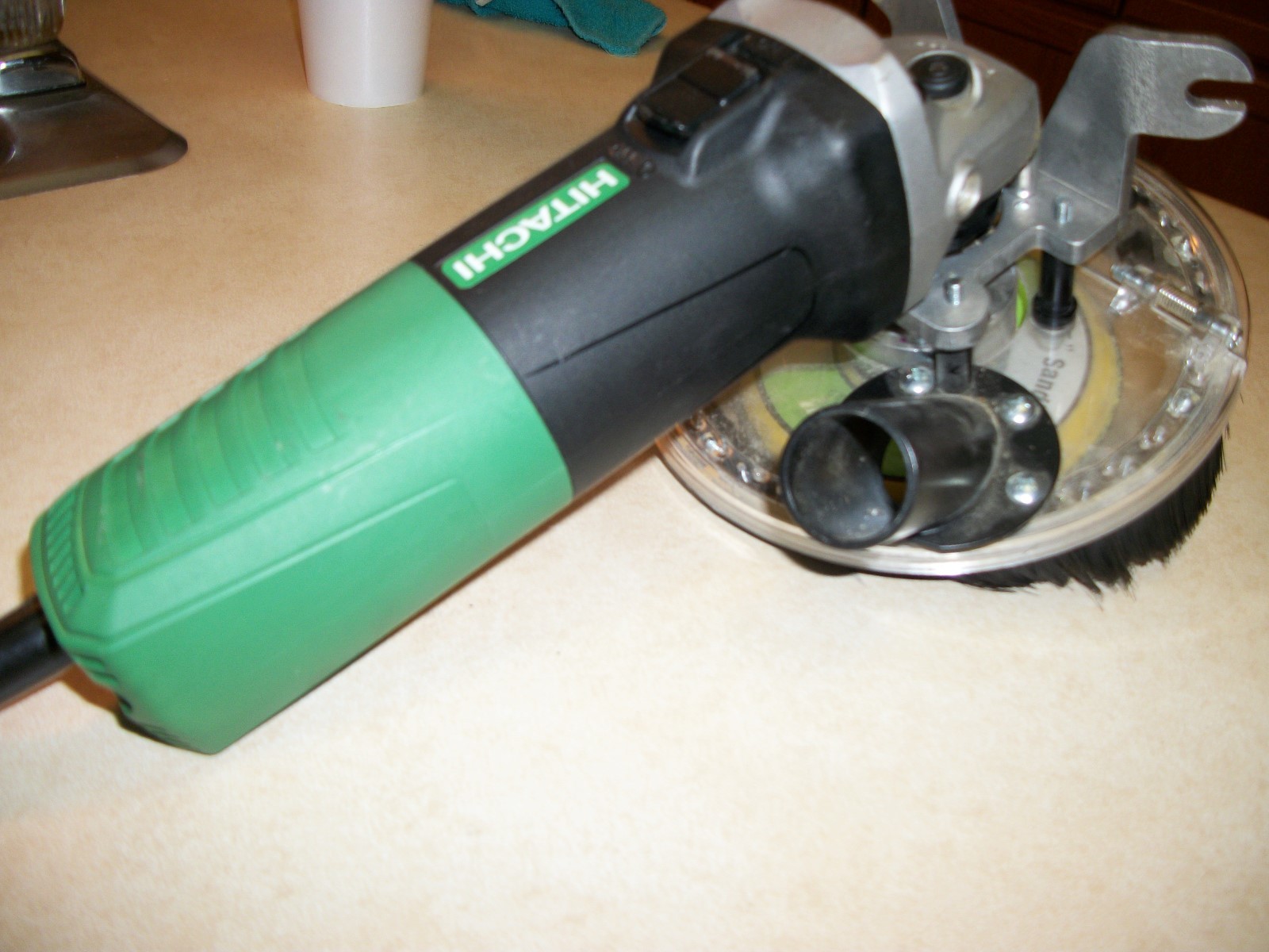 HITACHI G 12SR4 GRINDER WITH DUST SET UP NICE UNIT 4-1/2  120V  6.2 AMP 730W