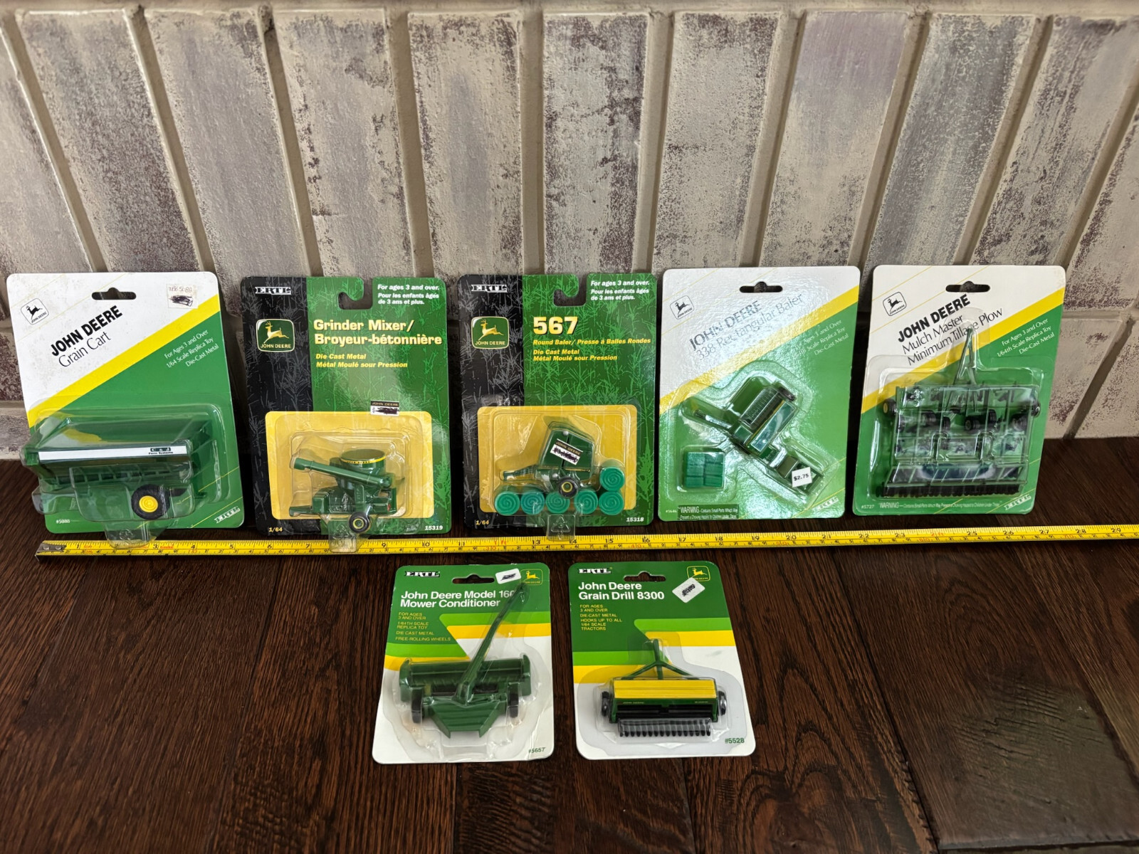 ❤︎M❤︎ JOHN DEERE 1/64 Scale~ERTL~NEW~Die Cast Metal~Collectables