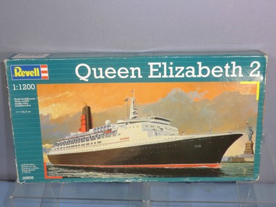 REVELL MODEL No.05806 QUEEN ELIZABETH 2 UNMADE KIT