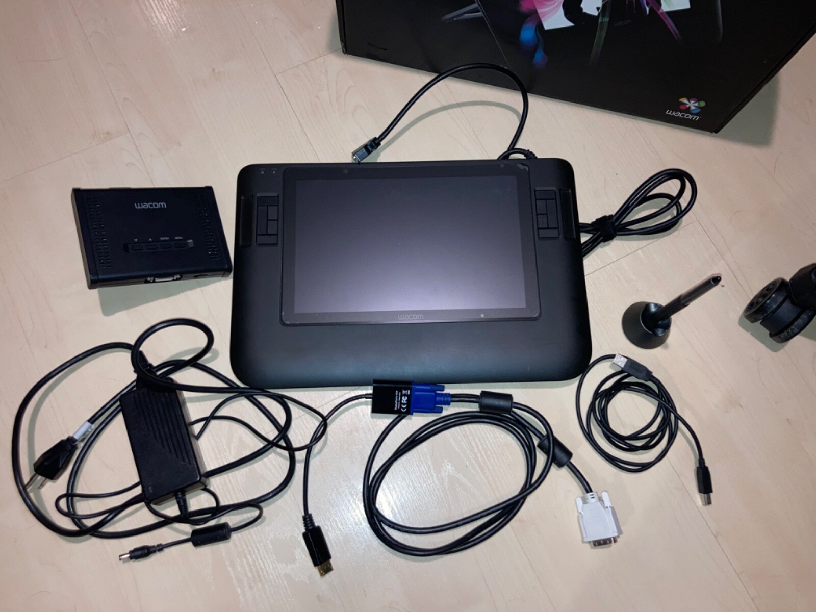 Wacom Cintiq 12WX, Works 100% & comes with all cords + pen Wacom Cintiq 12WX, Works 100% & comes with all cords + pen