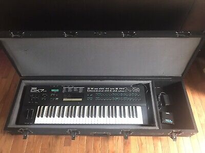 Yamaha DX7IID 16-Voice Synthesizer, Just serviced, w/ case, sustain & cartridges