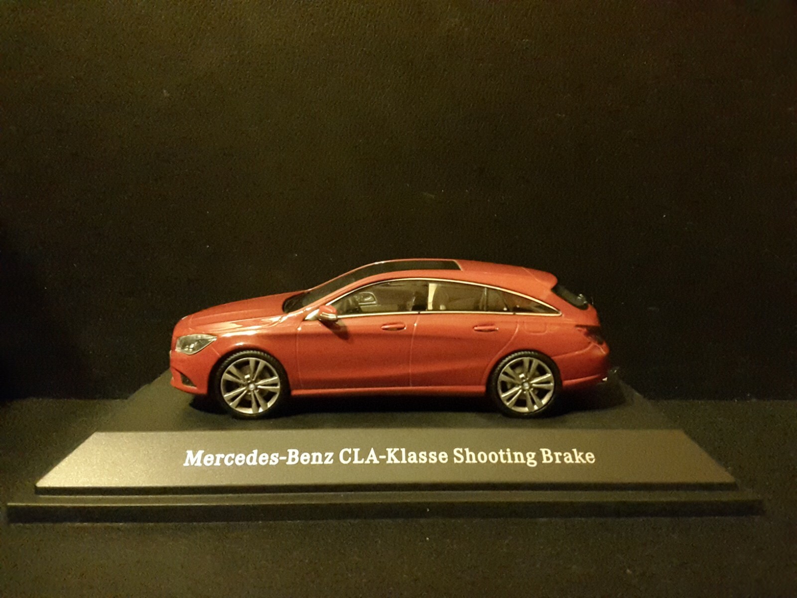 1/43 Mercedes-Benz 　CLA shooting Brake Spark 1:43 Mercedes-Benz CLA Shooting Brake (X118) year 2019