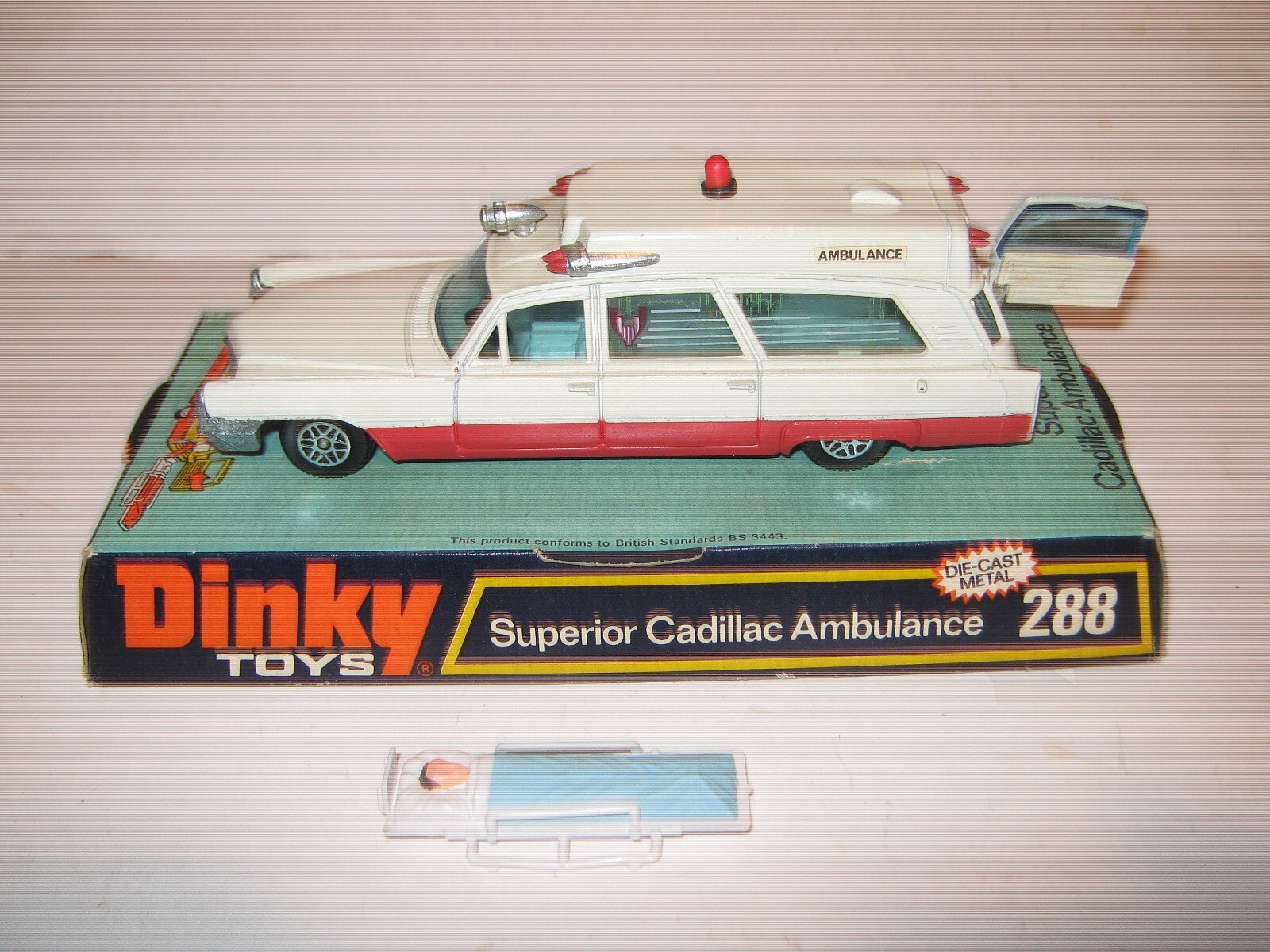 ミニカー Dinky o.288 Superior Cadillac Ambulance $_57.JPG?set_id=880000500F