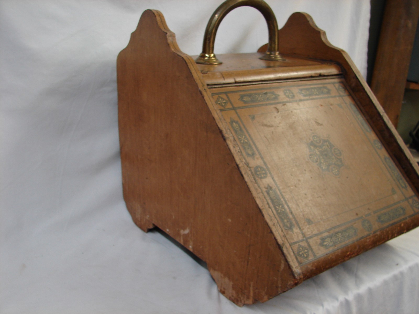 ANTIQUE VICTORIAN COAL HOD WOOD & BRASS ASH SCUTTLE