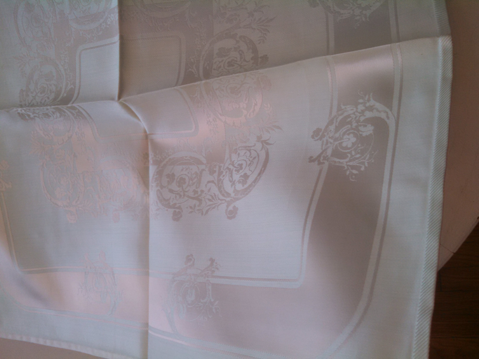 Fine Vintage Linen Dinner Napkins / Green / Lovely