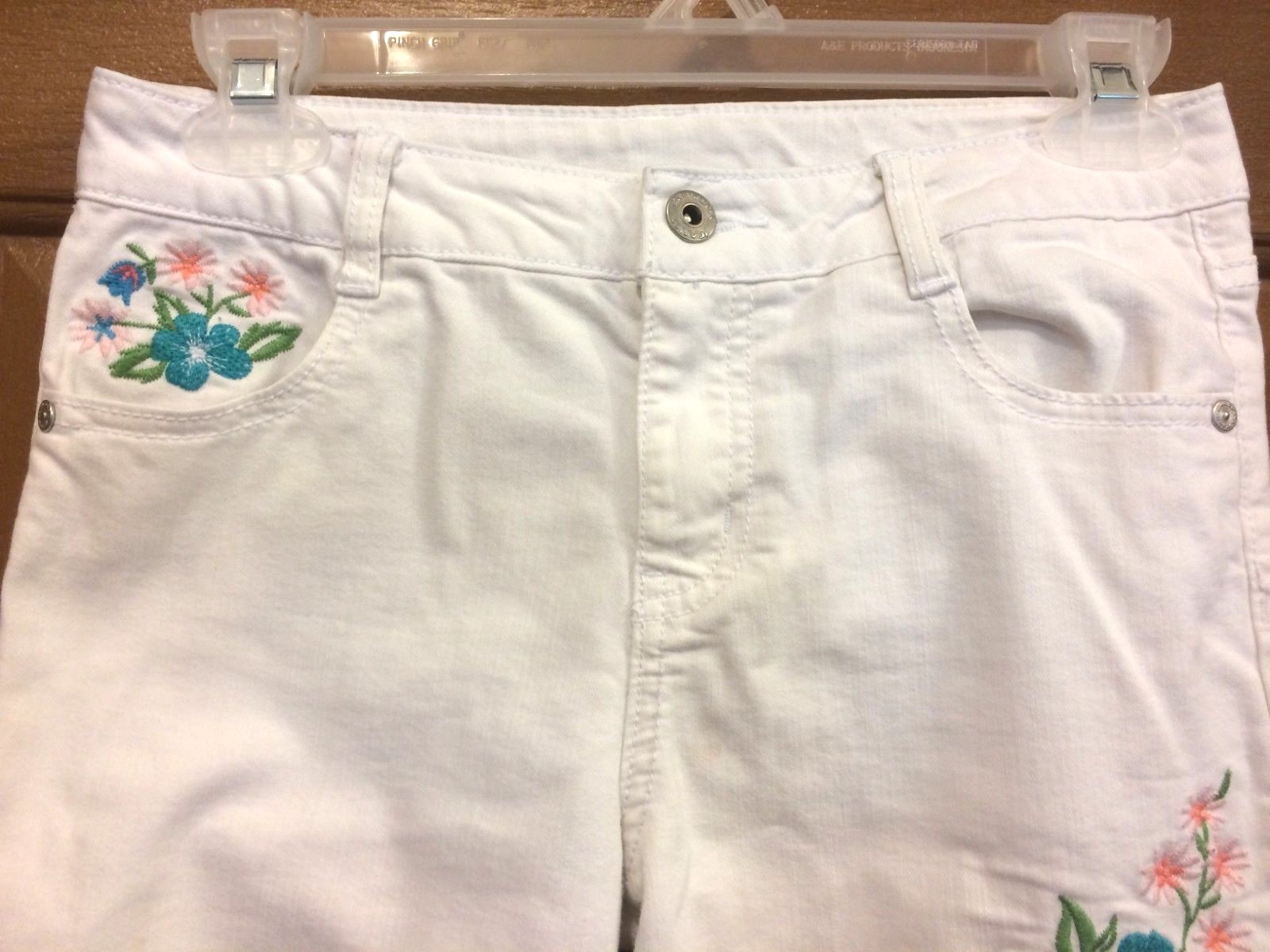 Arizona Jeans White With Embroidered Flowers Stretch Jeans Girls Size 16 Reg