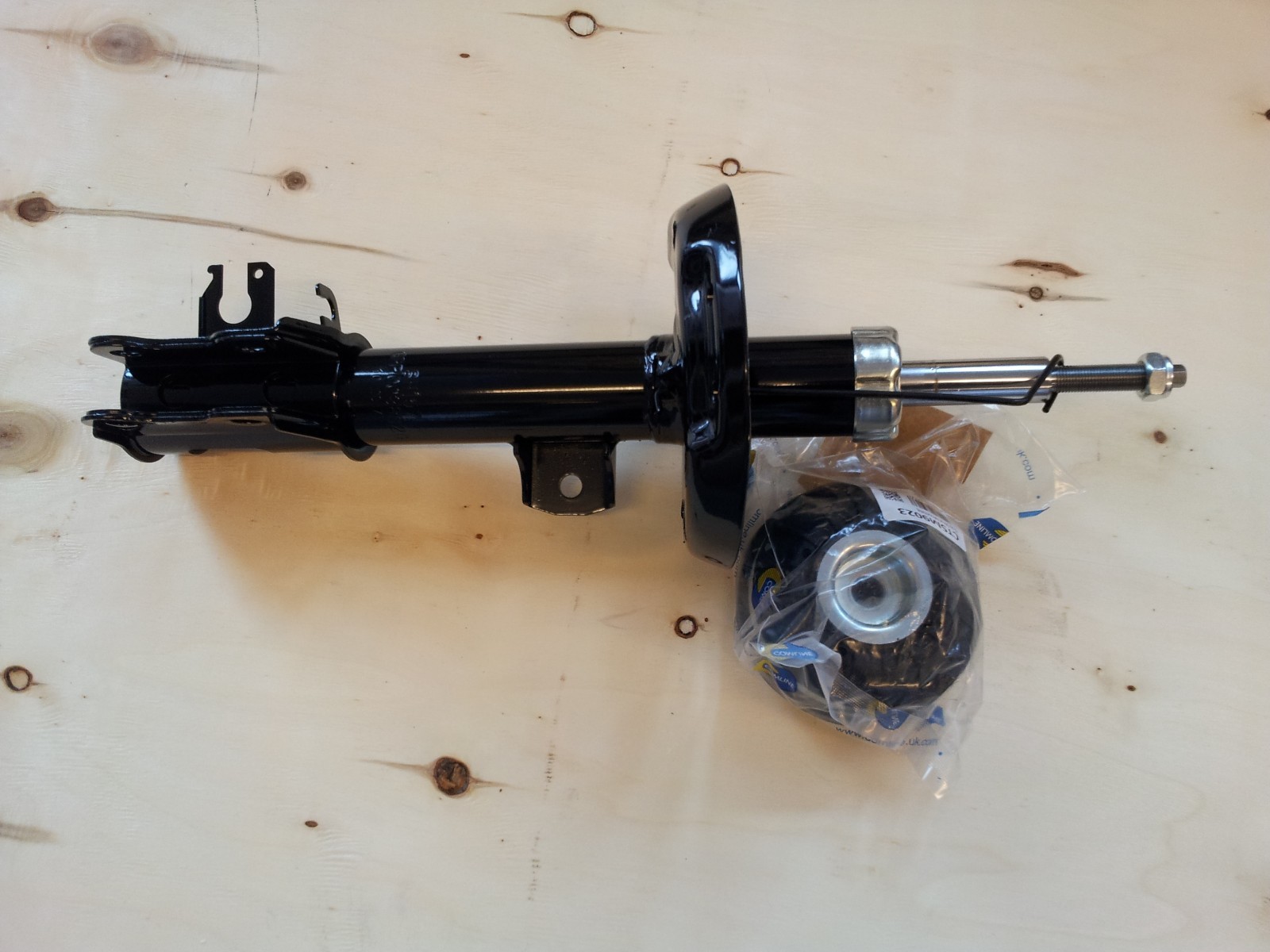 CORSA D LEFT HAND FRONT SHOCK ABSORBER + STRUT TOP MOUNT 1.2 1.4(2006