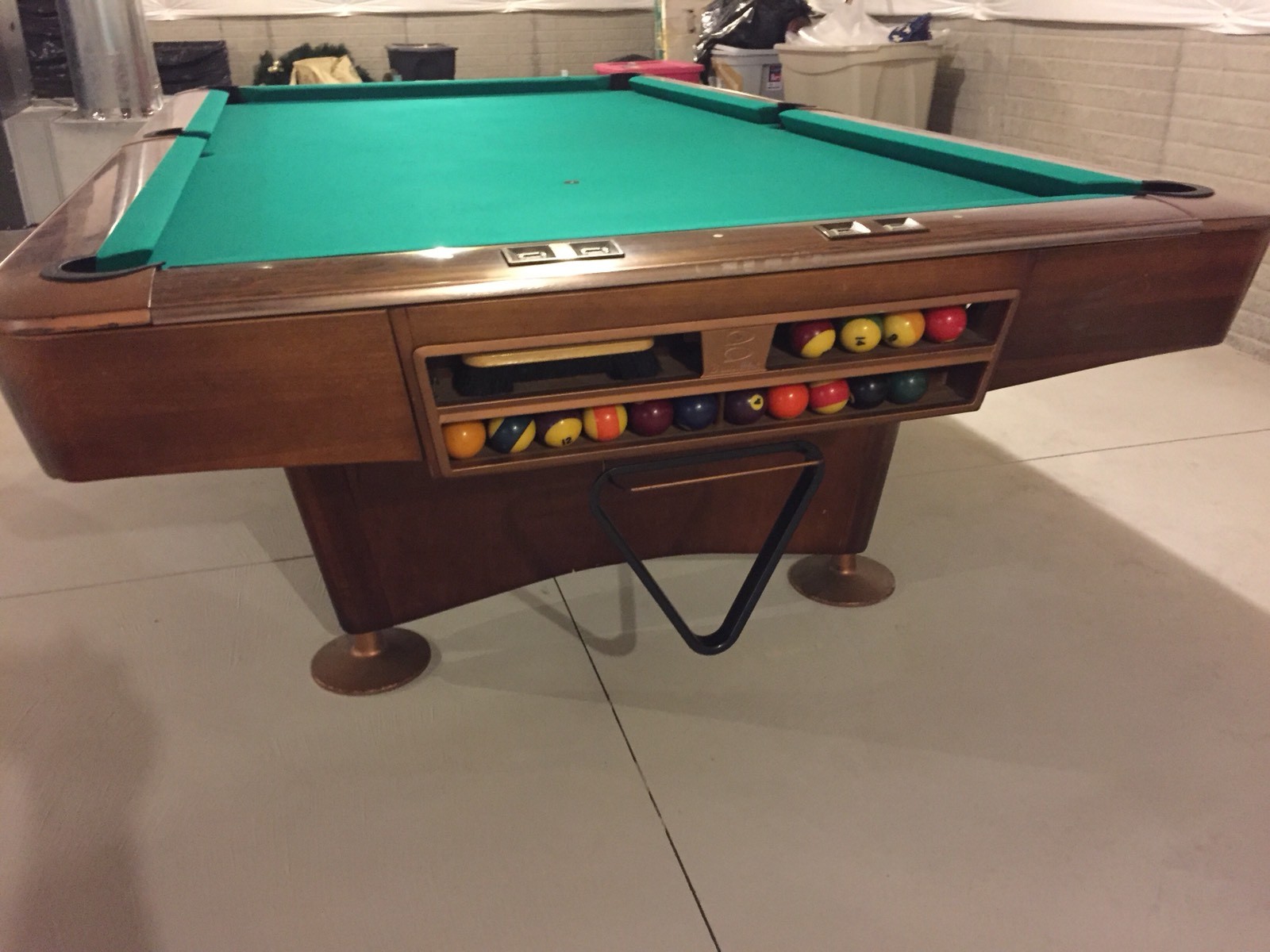 Vintage Brunswick 9’ Gold Crown III Pool Table - Recently replaced Cloth