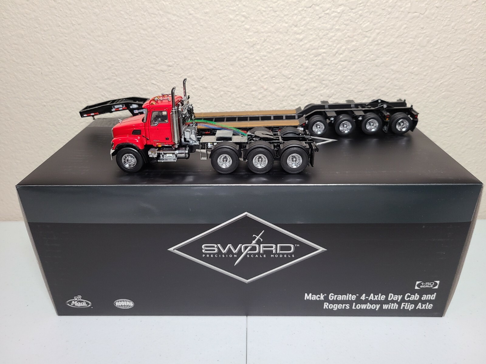 Makky Mack Granite w Rogers 4-Axle Lowboy - Red/Black Sword 1:50