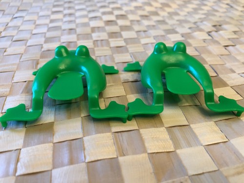 Cranium Balloon Lagoon Replacement Pieces 2 Green Frogs for Frog Pond