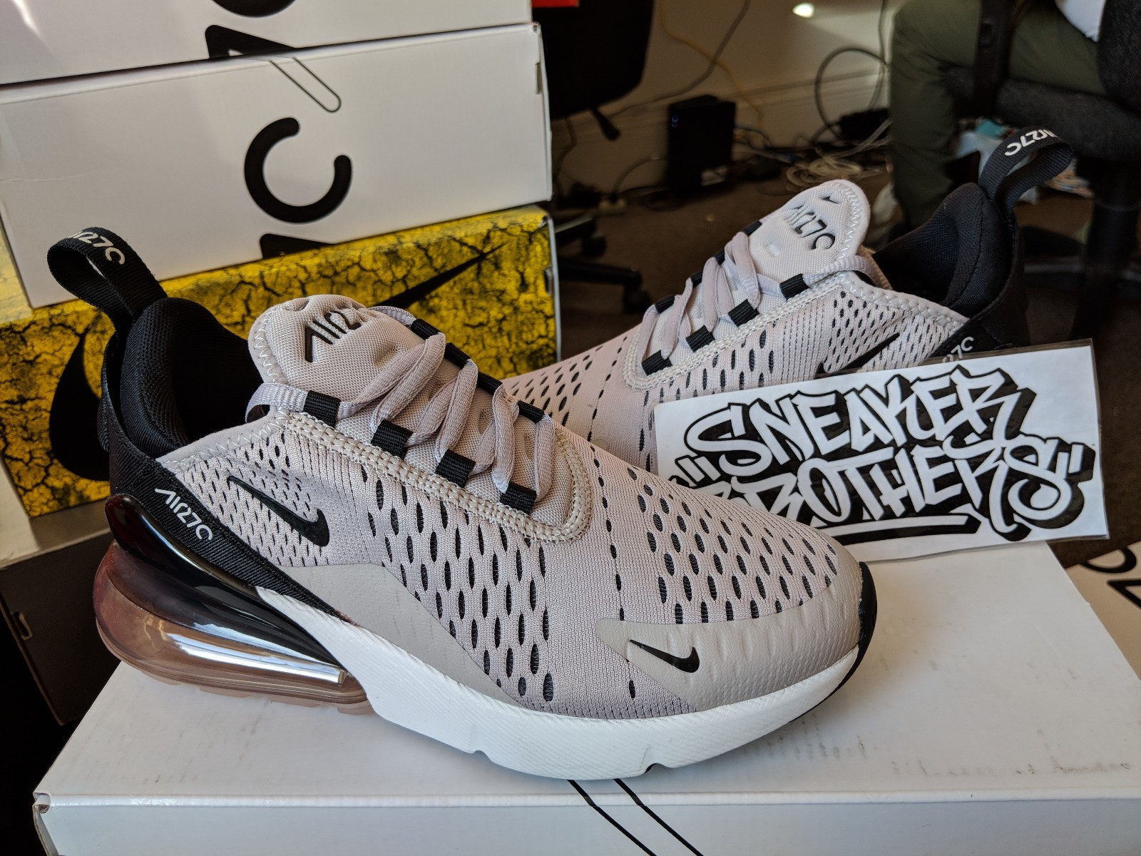 air max 270 moon particle