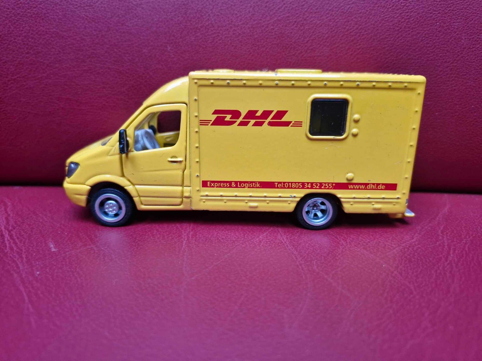スカニア DHL 1/50 Hitachi ZX890LCH-7 Excavator - TMC 1:50 Scale Diecast Model