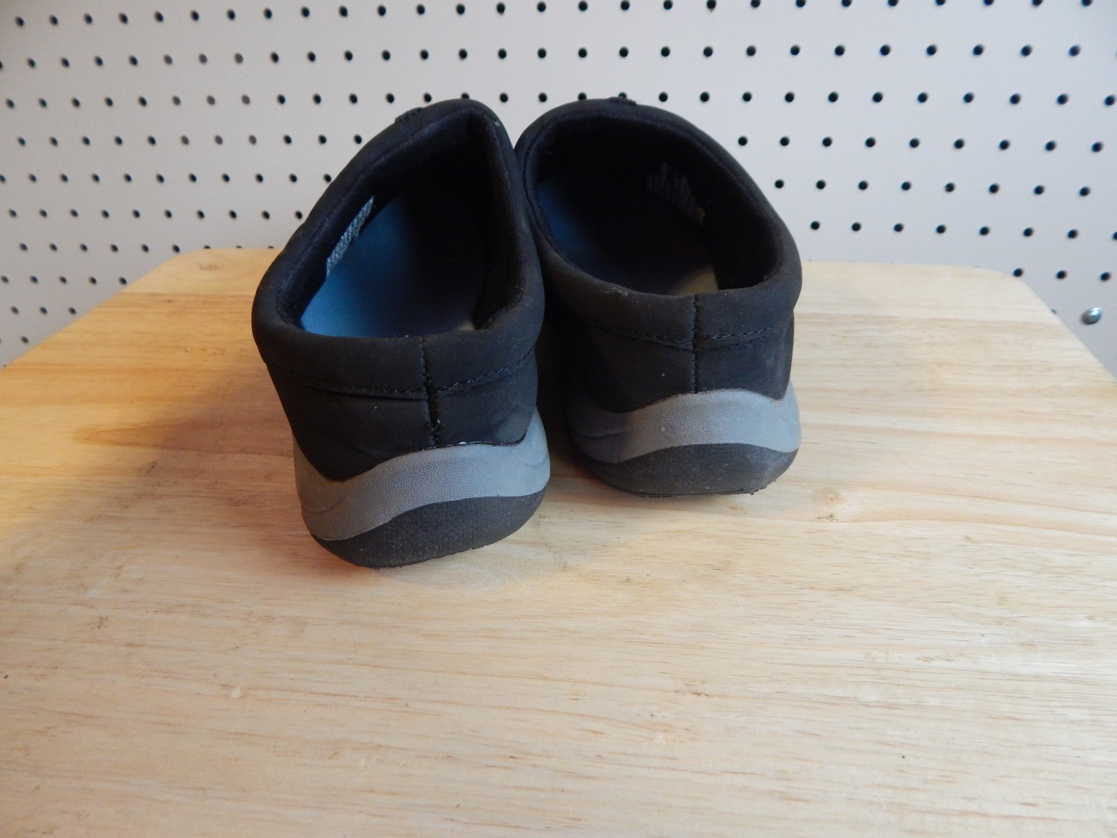 Womens Croft & Barrow slip on shoes - black - size 10 - Yoniblack