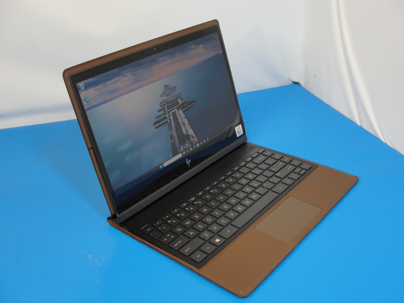 HP Spectre Folio 13-ak1016nr i7-10510Y 16GB 256GB 13.3" Touch For Parts - Thumbnail 2