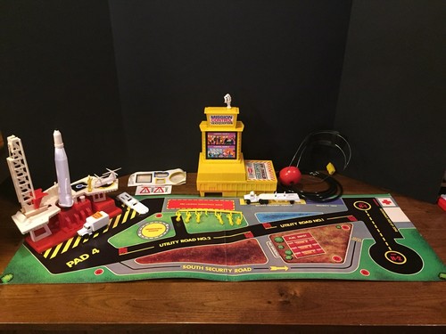 Vintage 1960s REMCO VOICE CONTROL ASTRONAUT BASE TOY IN ORIGINAL BOX IOB