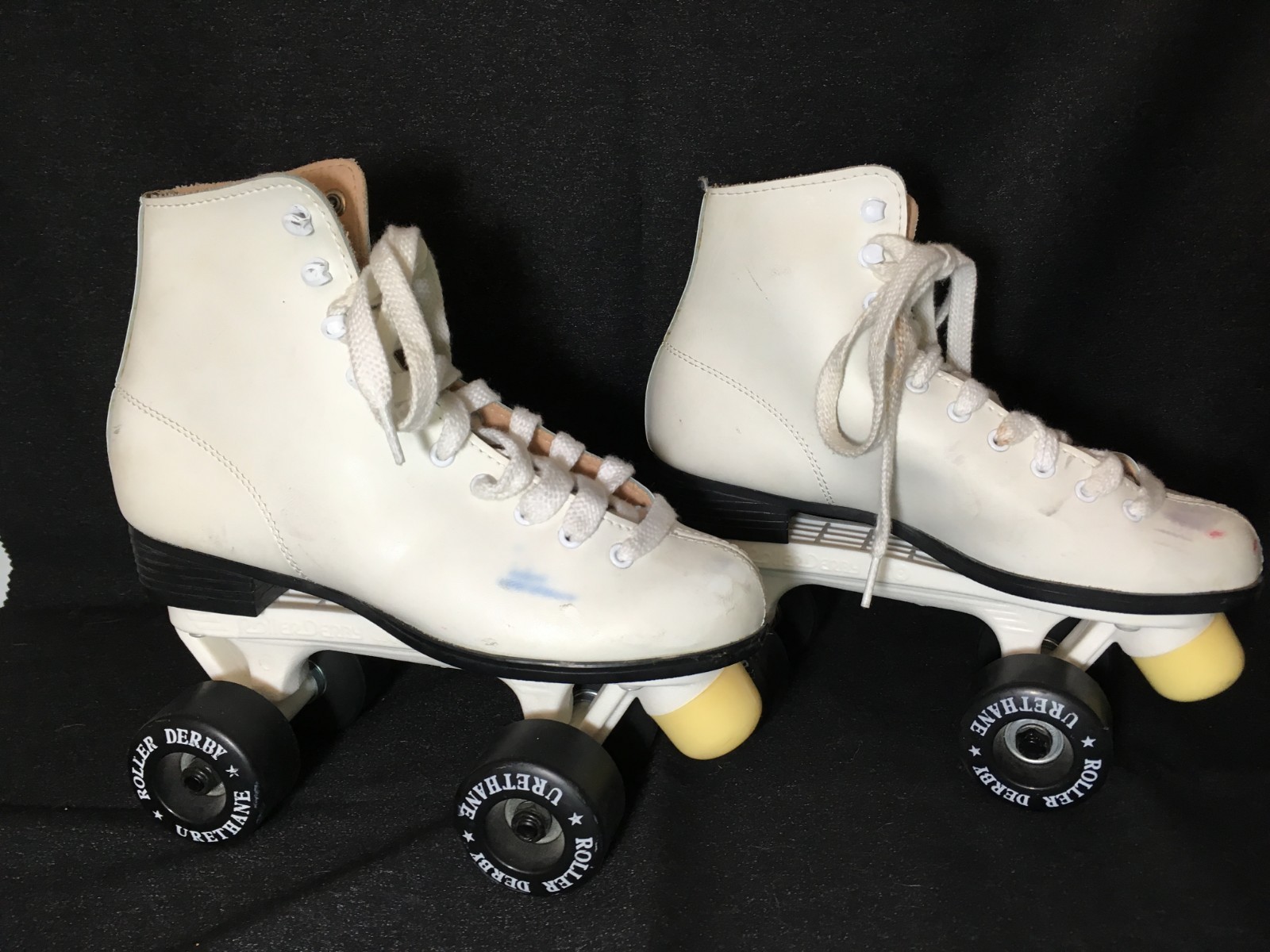Rollar Derby Womens Skates~White~Faux Leather~Black Wheels~Size 5