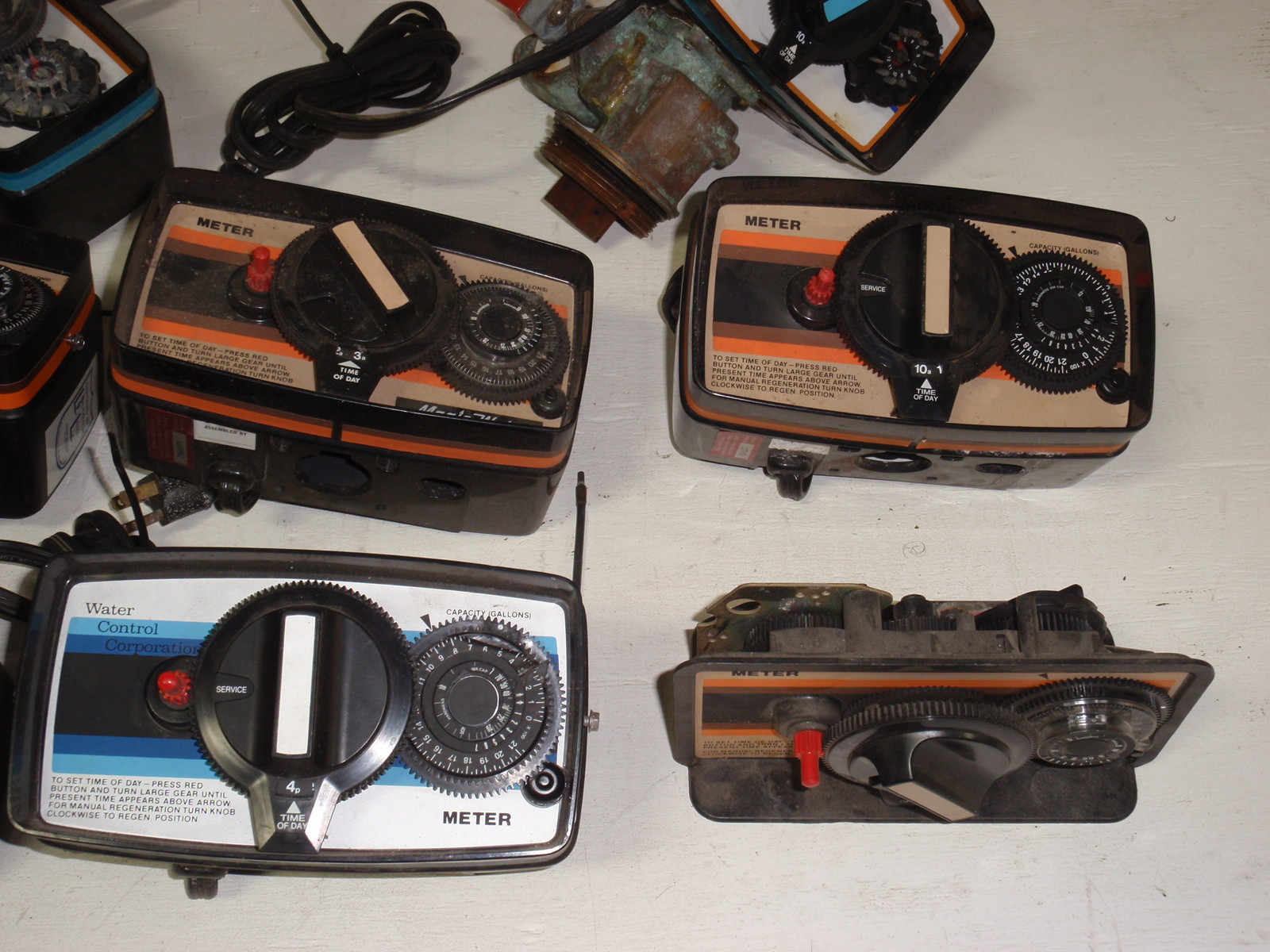 LOT OF Fleck 5600 Metered /12-DAY Water Softener Heads for parts or repair