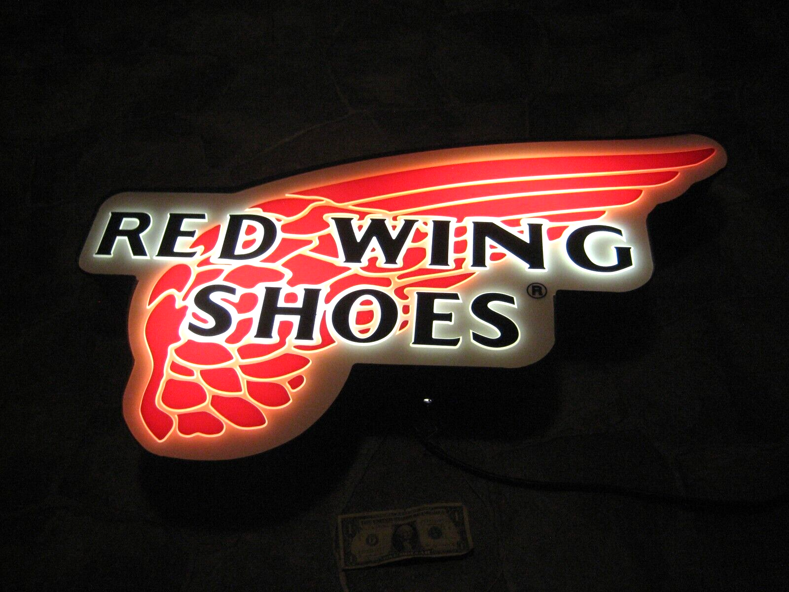 RED WING 店舗看板 レッド・ウィング・シューストアがリニューアル！ 新たな