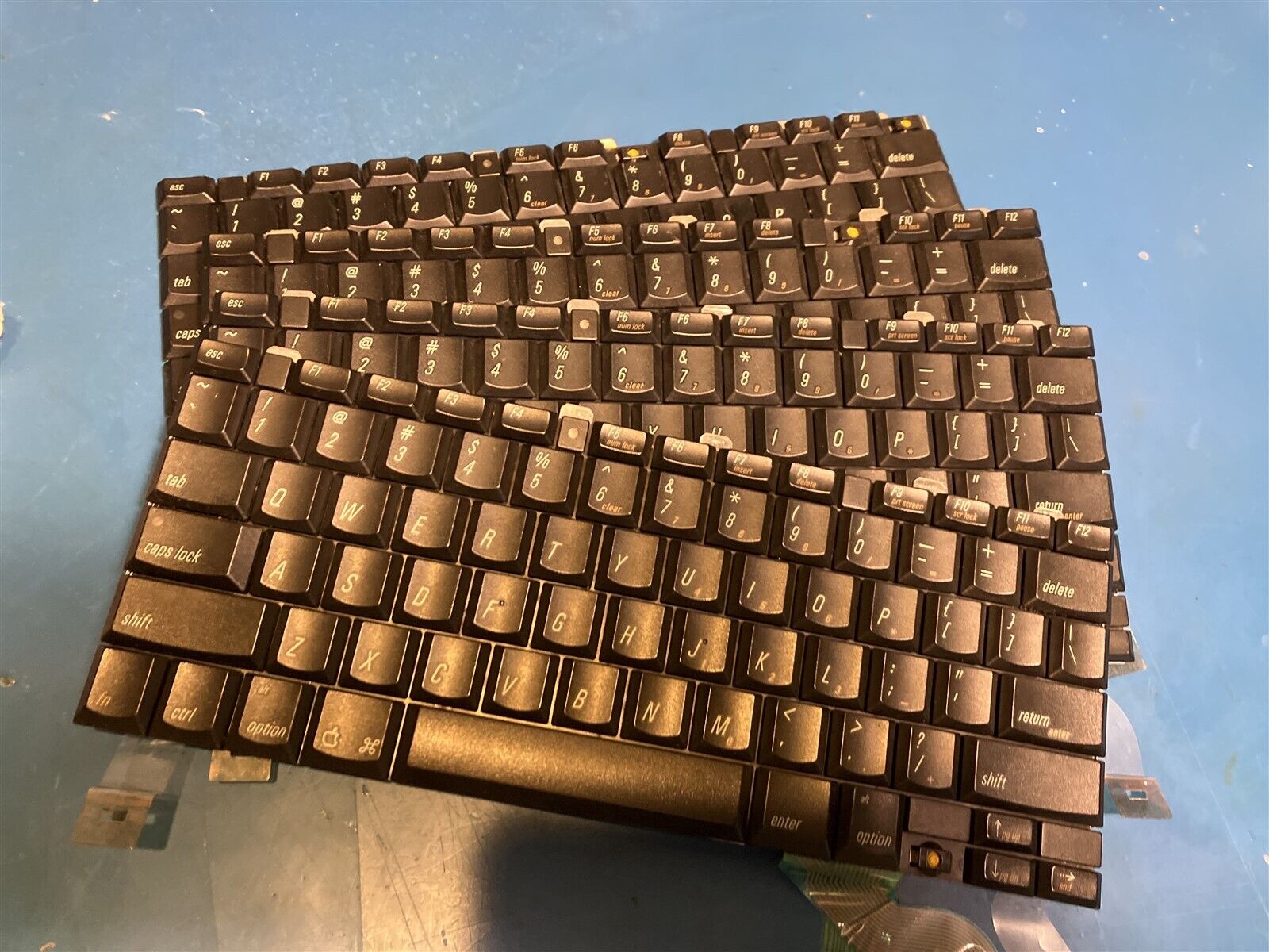 4x Lot PowerBook G3 Wallstreet Keyboard Vintage Apple 4x Lot PowerBook G3 Wallstreet Keyboard Vintage Apple