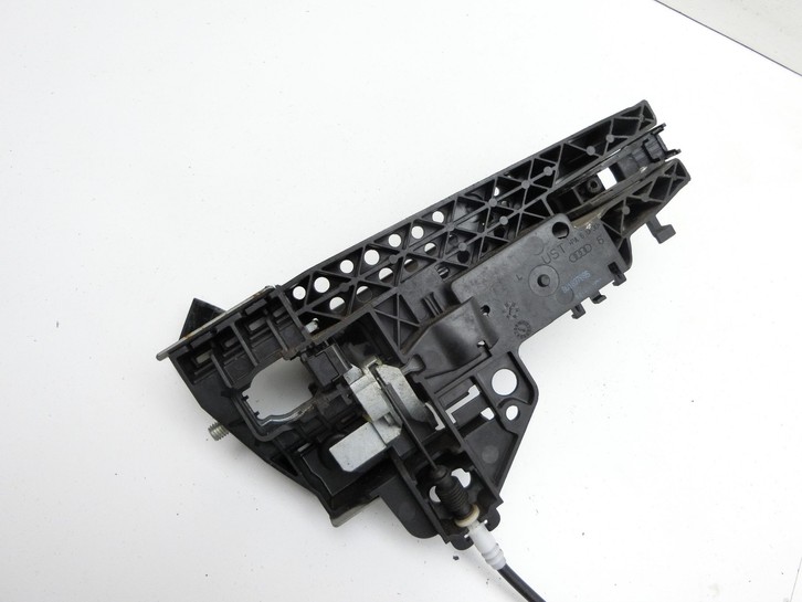 Audi Q3 8U 11-14 Türgriff Griff aussen Links Vorne LZ9Y Audi Q3 8U 11-14 25.04.2013 8T0837205A gebraucht Bild 7