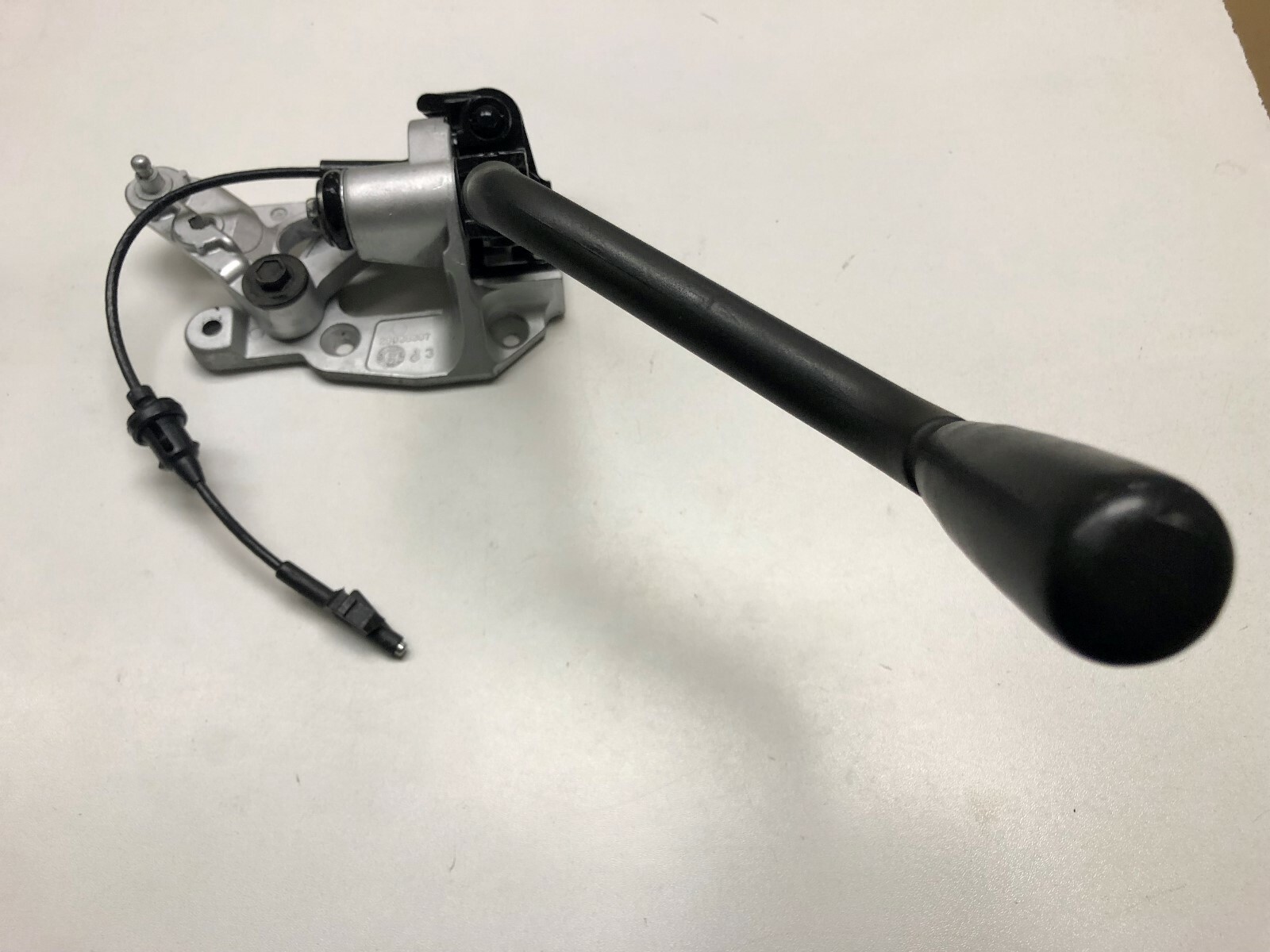 GM様 Amazon.com: HELLA 263400051 Headlight Assembly, Mercedes