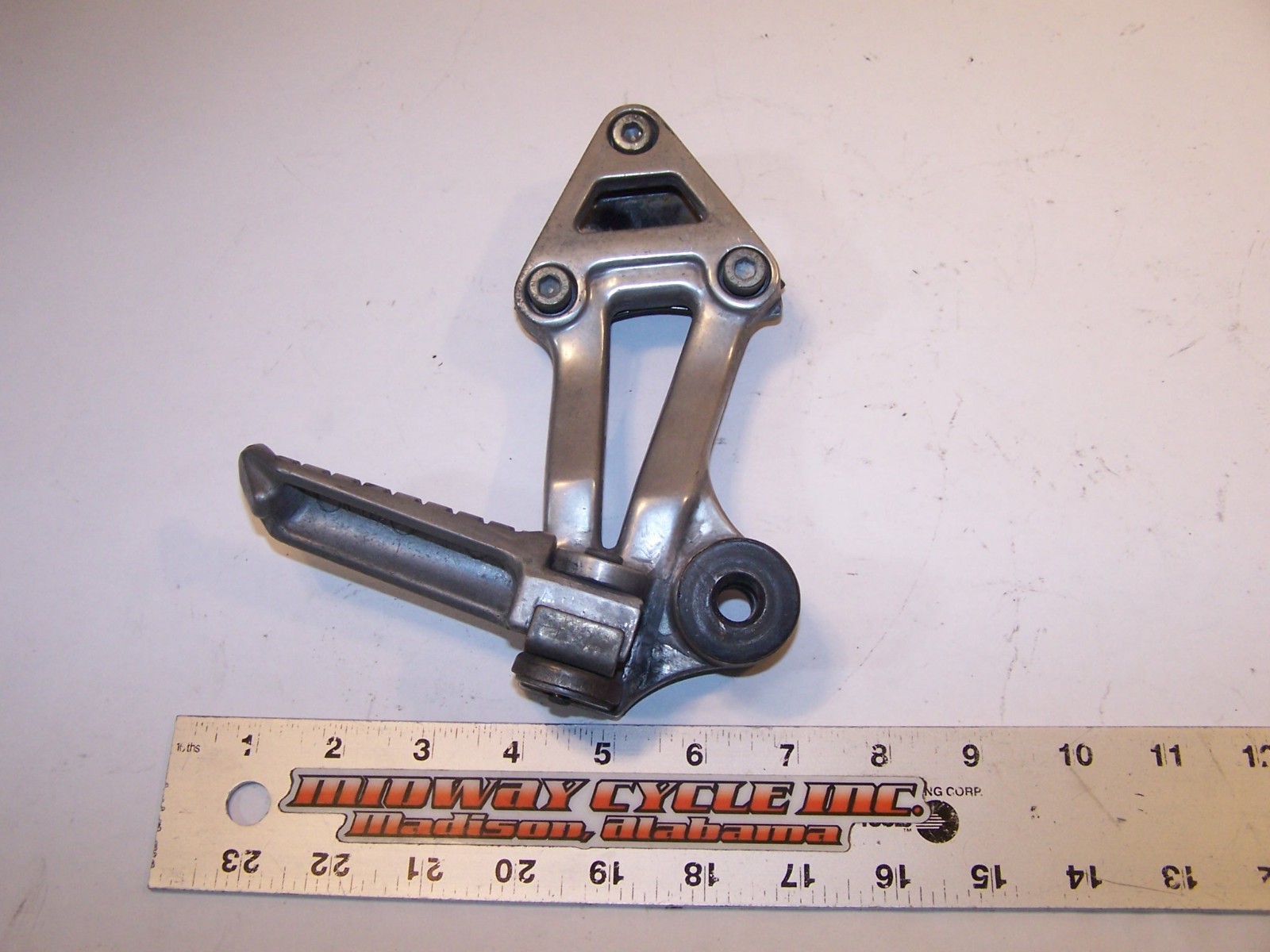 根付　H1-1-1 KAWASAKI ZX11 REAR RIGHT FOOT REST PEG & BRACKET 35011-1522