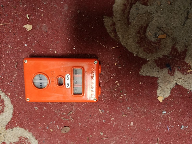 Testeur De Tension Catu , 4 Exemplaires Disponibles, Sans Cables  Mesure (Banane