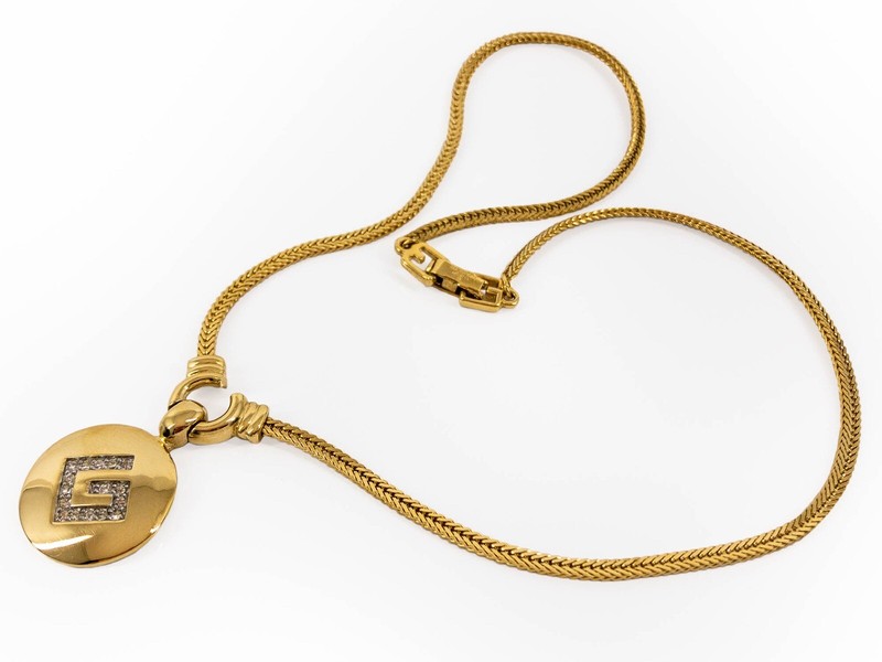 GIVENCHY ジバンシー Logo Embossed Coin Pendant Necklace Vintage Circa 1990 Bijoux Givenchy Gold Plated Coin-Shaped