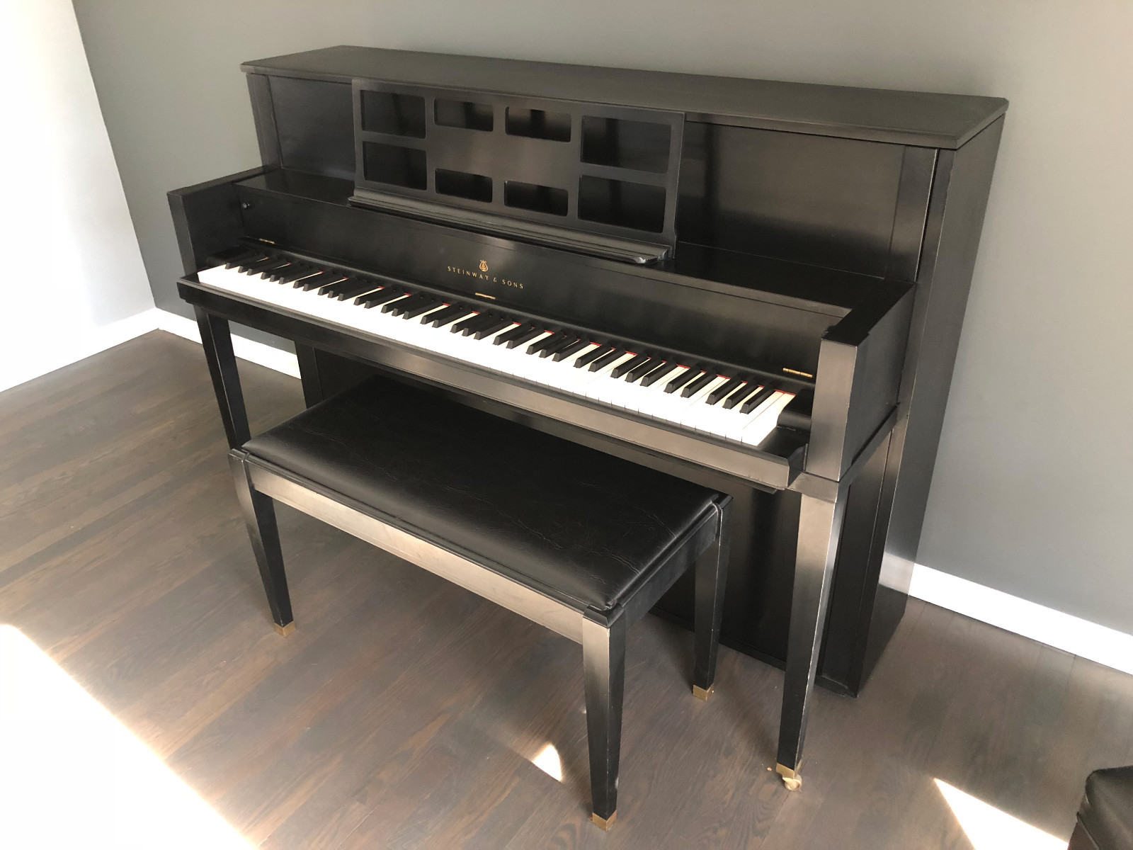 Steinway F-15 Upright Console Piano 42