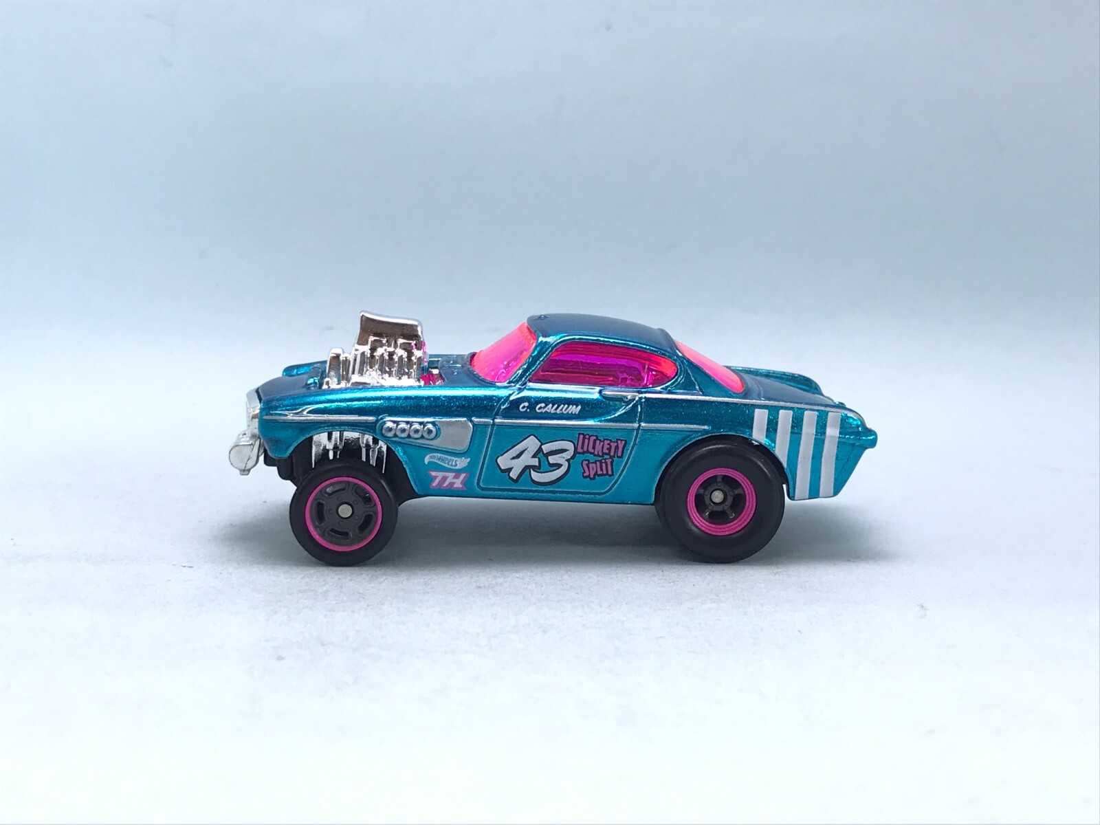 Hot wheels 2024 Super Treasure Hunt STH # Volvo Gasser P1800 Hot wheels 2024 Super Treasure Hunt STH # Volvo Gasser P1800