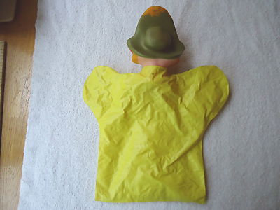 Vintage Set Of 2 Plastic Puppets And 2 Puppet Heads 