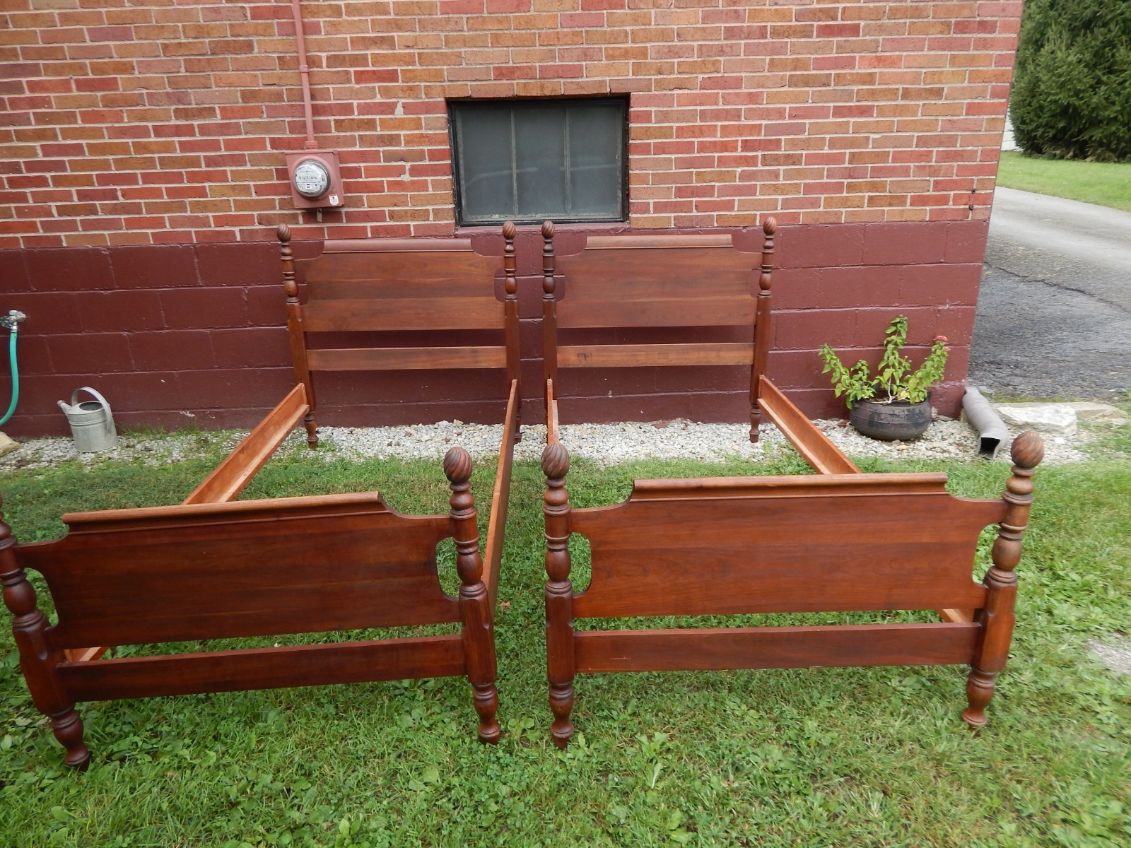 VINTAGE PAIR OF TRADITIONAL STYLE WALNUT TWIN BEDS, ALL ORIGINAL PARTS