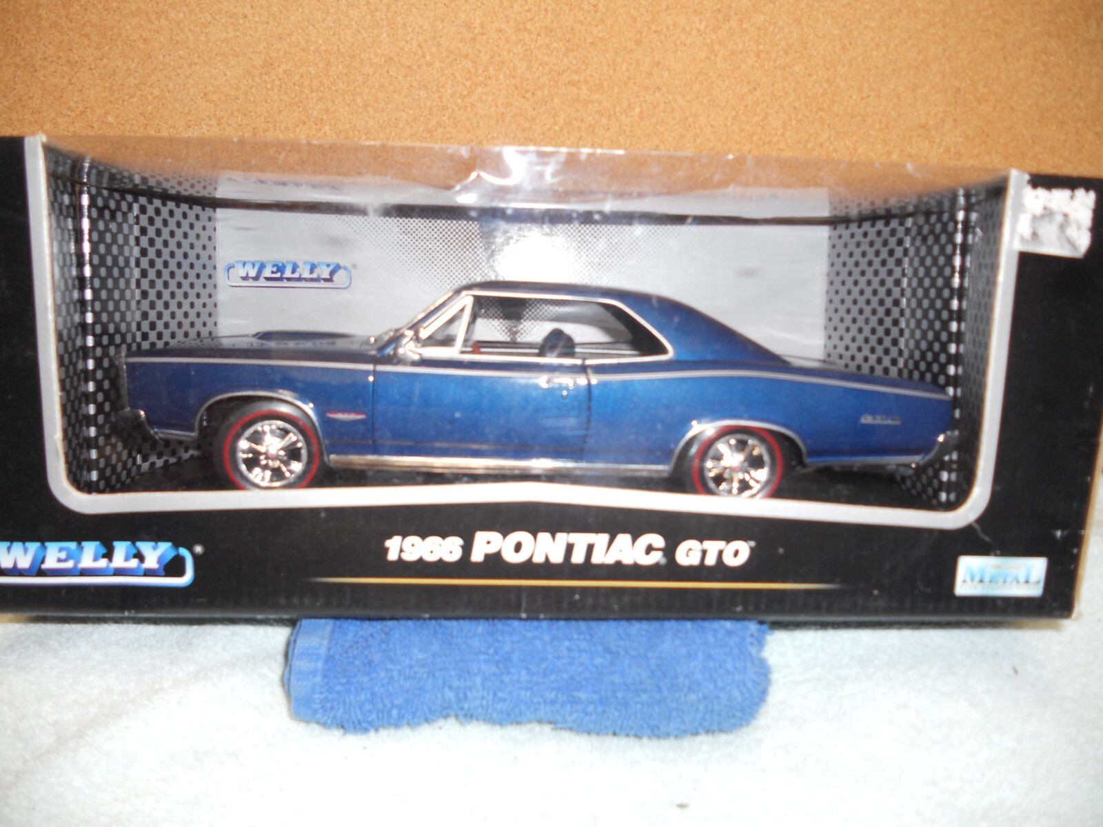 WELLY★1966 ポンティアック GTO 1/18 Welly 1966 Pontiac GTO, dak blue w/black interior, red