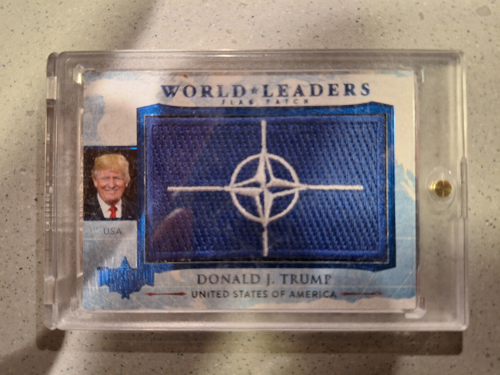 安倍晋三　WORLD LEADERS FLAG PATCH CARD 2016 安倍晋三 WORLD LEADERS FLAG PATCH CARD 2016 Amazon.co.jp