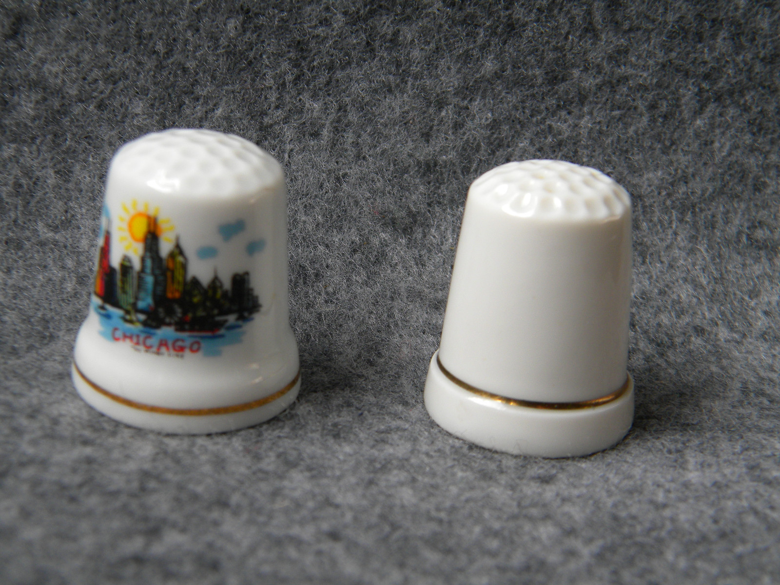Vintage Souvenir Porcelain Thimble / Nebraska--Chicago