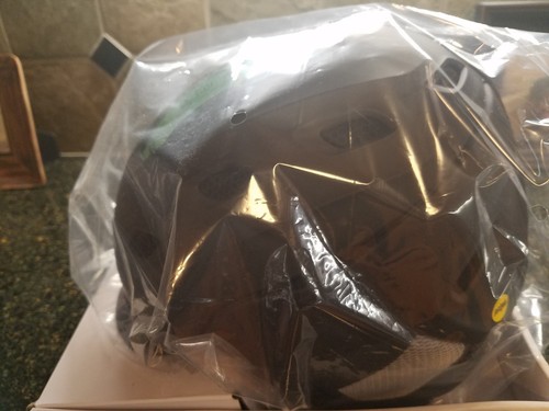 Smith Vantage Women's MIPS Helmet Matte Black M Medium Box Damage Ski Snowboard