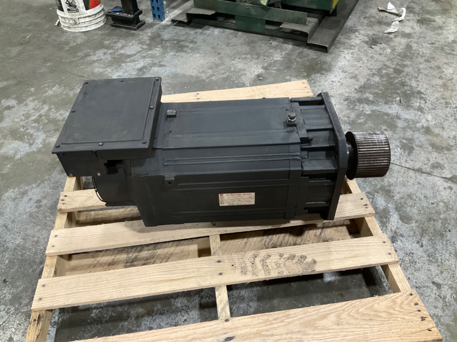 Yaskawa Electric UAASKB-15C71 AC Spindle Motor 3-PH 15/11kw Yaskawa Electric UAASKB-15C71 AC Spindle Motor 3-PH 15/11kw