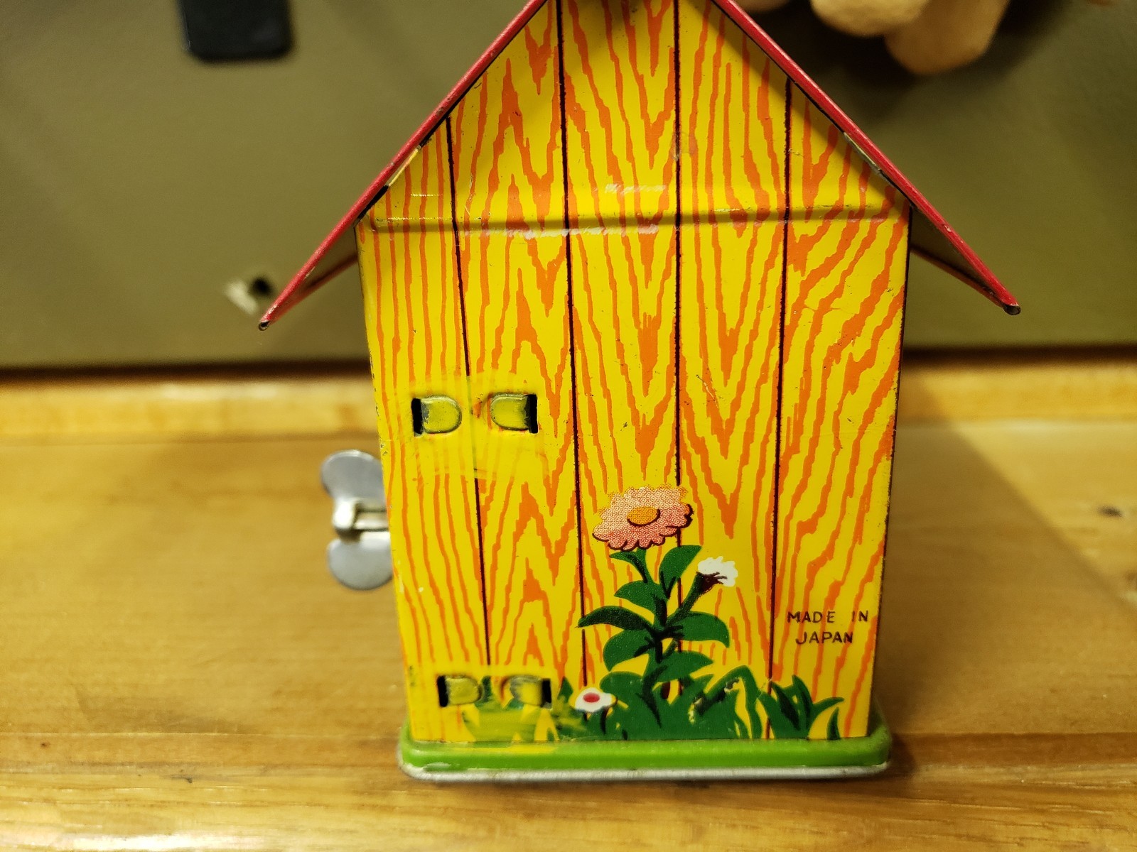 1940 vintage TIN METAL DOG HOUSE WIND UP TOY made in japan HAPPY DOGGIE WORKS!