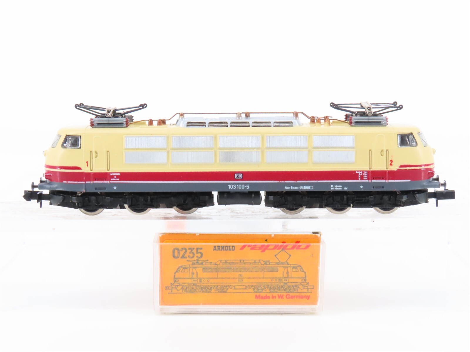 Nゲージ Arnold製 DB d E19電気機関車 Nゲージ Fleischmann 電気機関車 及び Arnold 客車4両セット