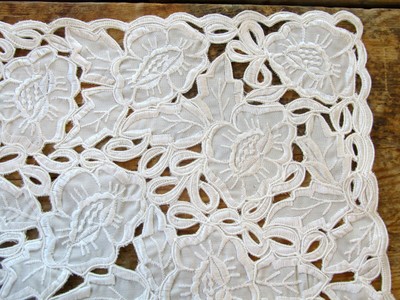 SET OF 2 CUT WORK EMBROIDERED ECRU FLOWER DESIGN PLACEMATS