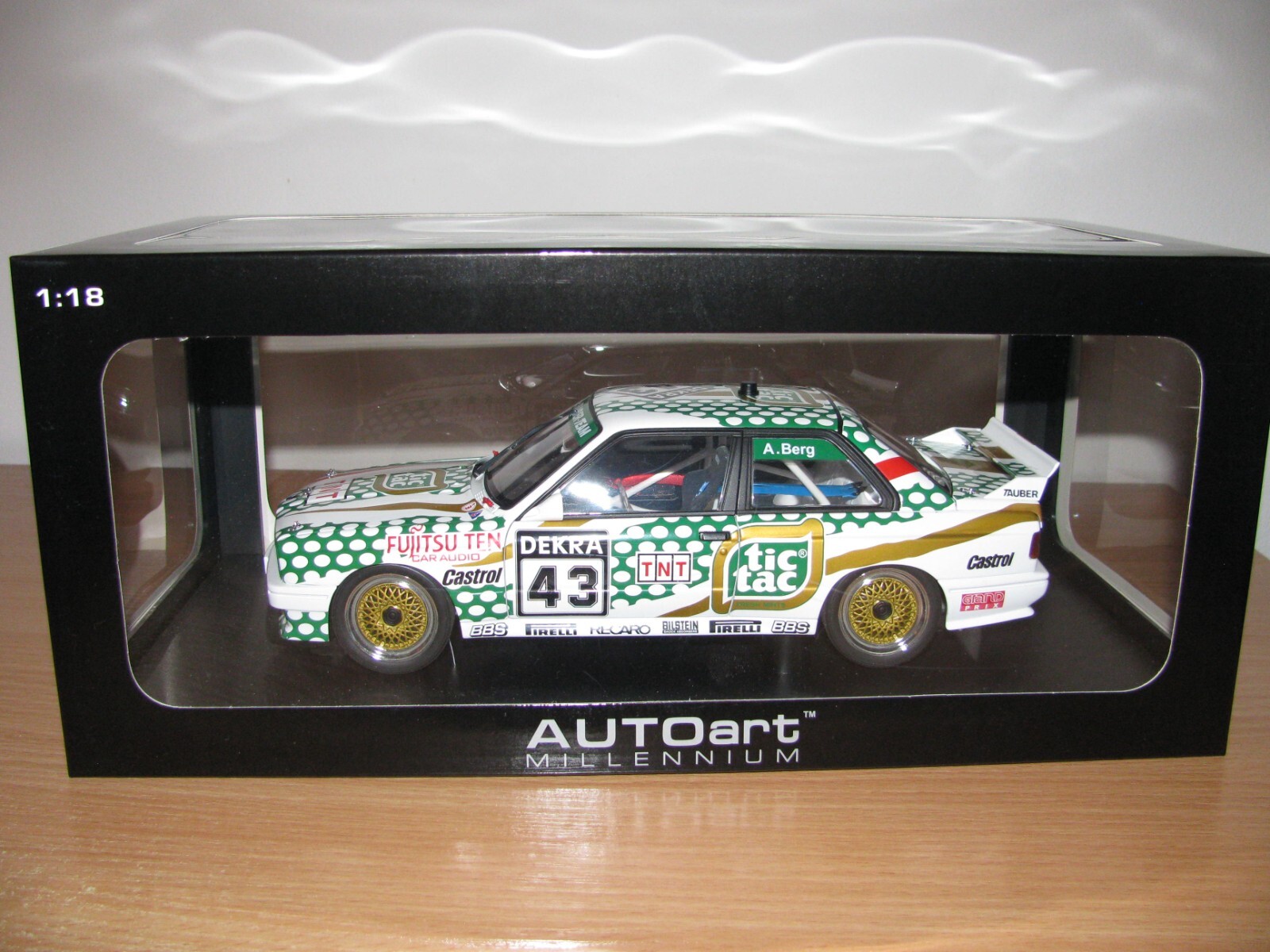 ミニカー AUTOart 1/18 BMW M3 DTM 1991 AUTOART BMW M3 DTM 1991 TIC TAC BERG #43 1:18 *Back in Stock