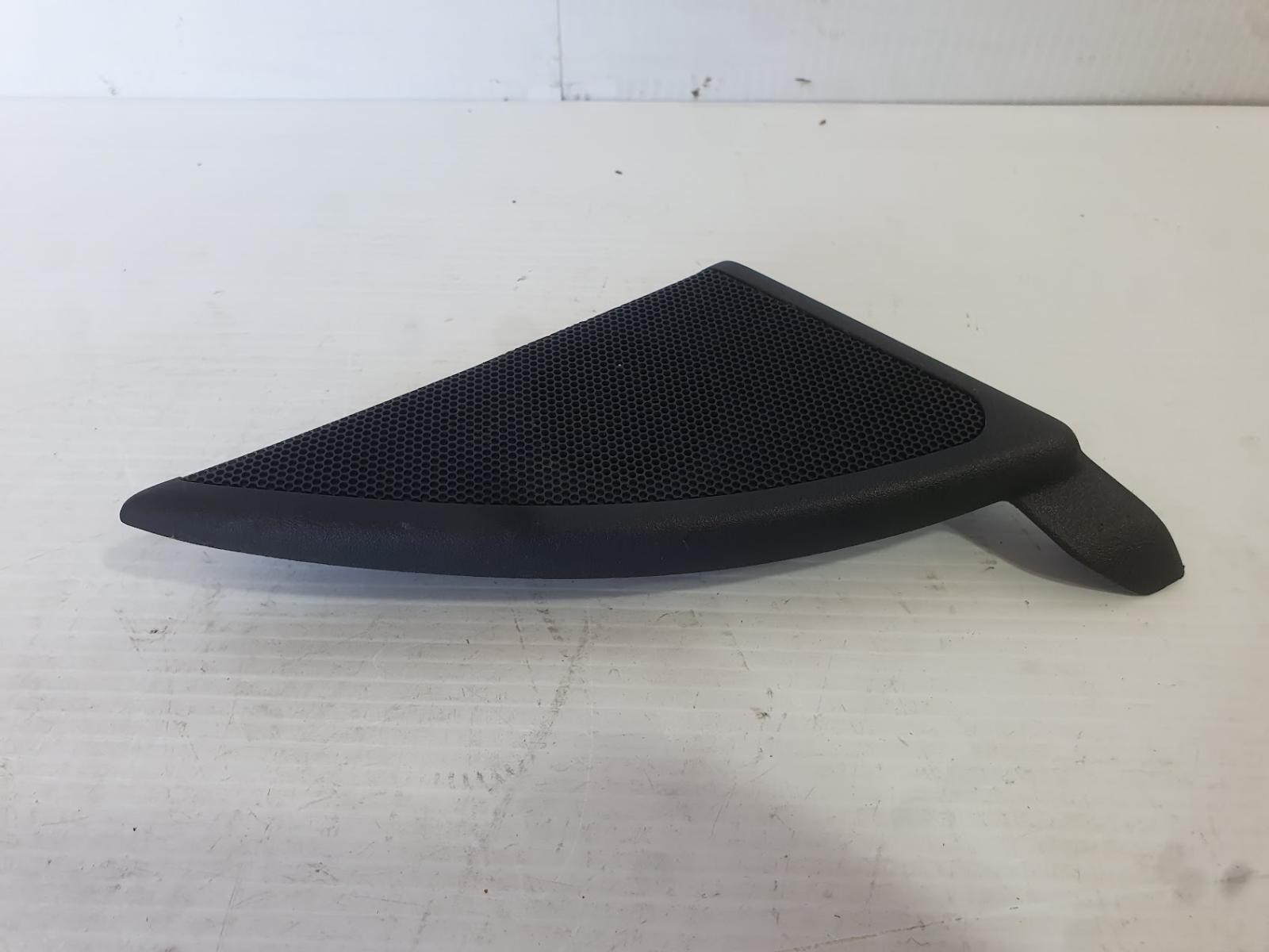 2002 C Class MERCEDES RF DOOR SPEAKER TRIANGLE TRIM A2037250294 W203 10/00-01/07 image 2