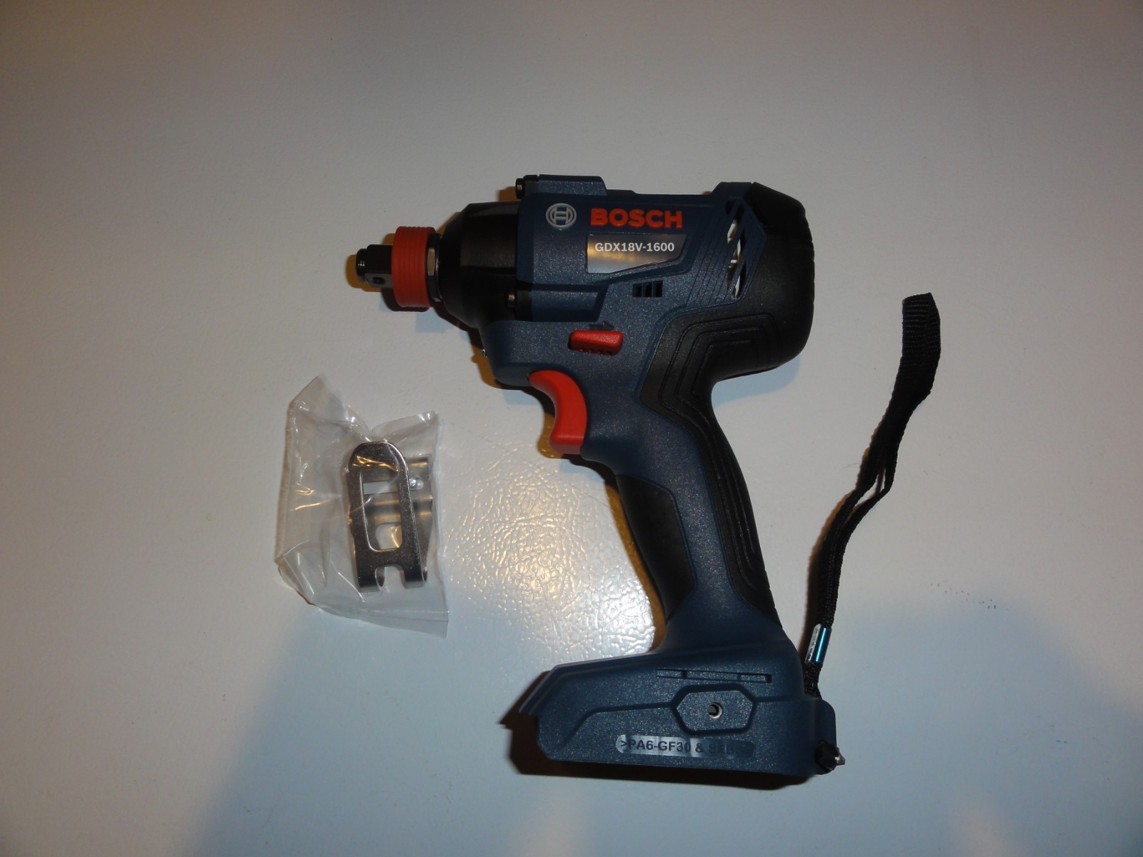 Bosch 18V 1/4 In & 1/2 In Two-In-One Socket-Ready Impact Driver GDX18V-1600N new
