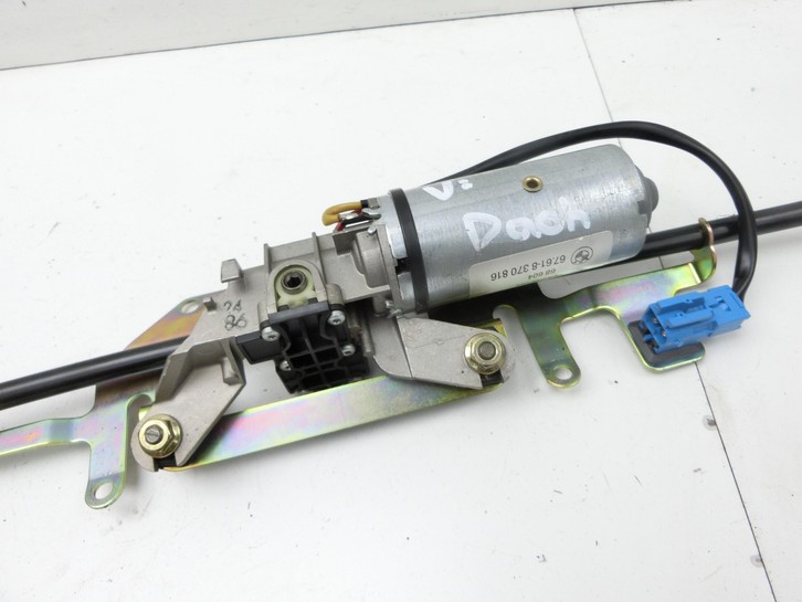 BMW 318Ci E46 00-03 Verdeck Motor Verdeckmotor Verriegelung BMW 318Ci E46 00-03 25.02.2002 8370816 67618370816... Bild 5