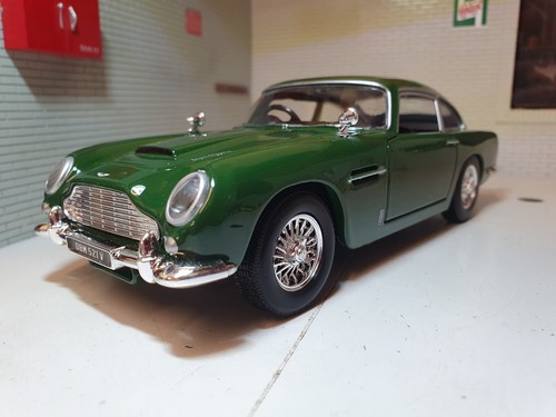 Aston Martin DB5 Green 1963 British Racing 1:24 Detail Aston Martin DB5 Green 1963 British Racing 1:24 Detail