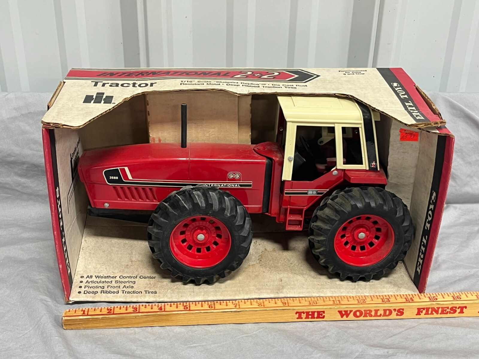 ERTL インターナショナル　トラクター 61+uBIVKwBL._UF350,350_QL80_.jpg