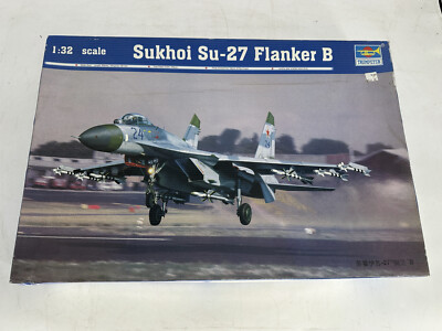 Trumpeter Sukhoi Su-27 Flanker B Fighter Jet 1:32 Model Kit NEW in Open Box
