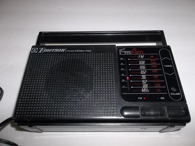 VINTAGE EMERSON AM/FM PORTABLE RADIO AC/DC MODEL NO.P3809CS WORKS GREAT