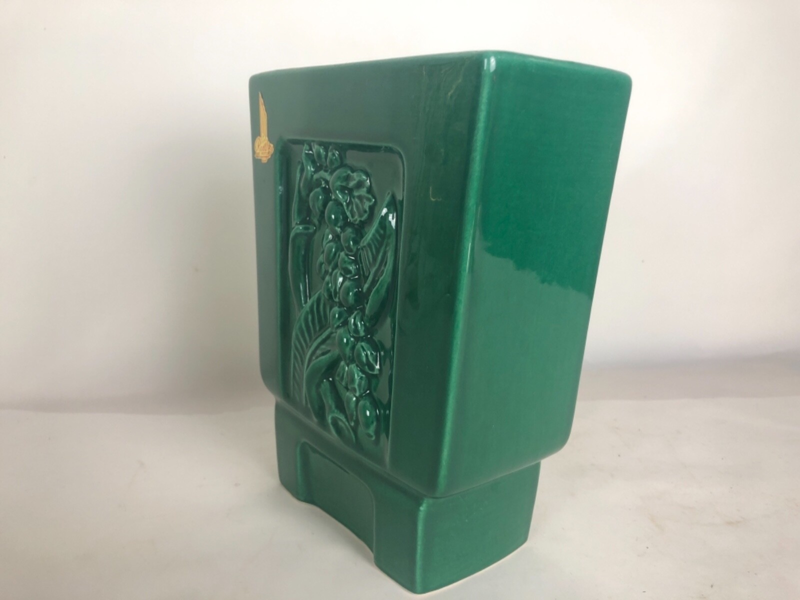 RED WING POTTERY FIGURAL GREEN  VASE #B2001 WITH LABEL